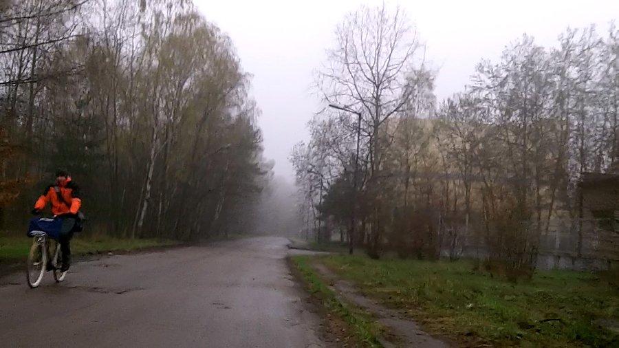 Uff... jest jeden rowerzysta