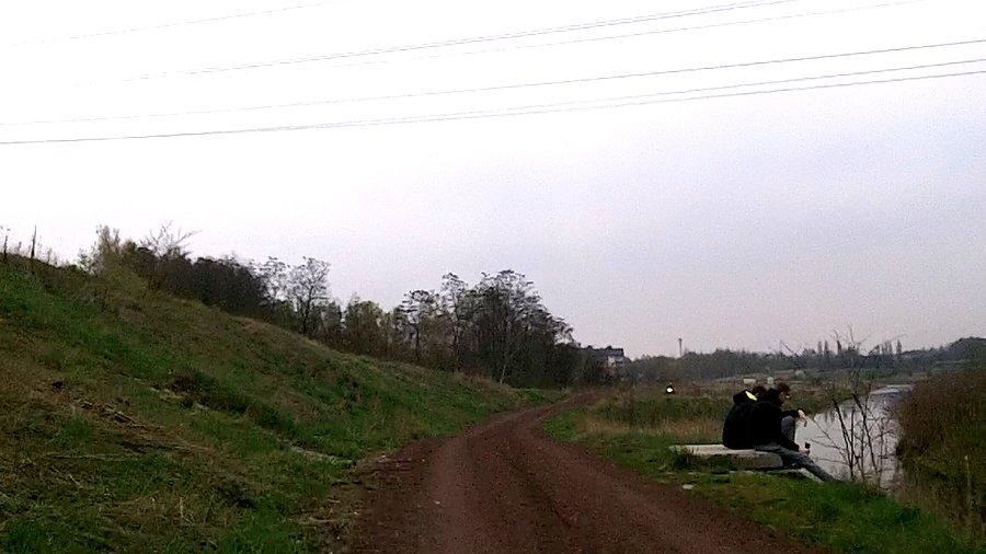 Imprezka nas śmierdzącą rzeką