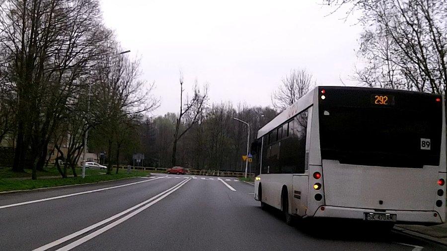 Mijając autobus