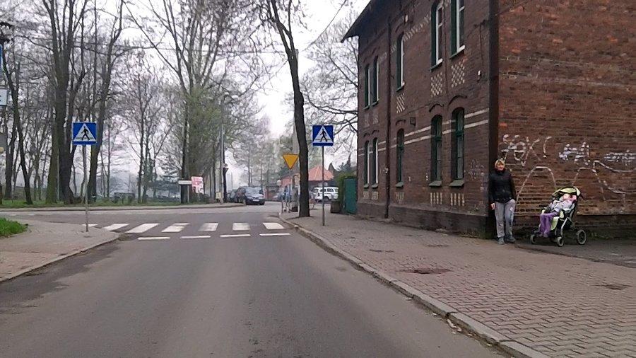 Poranny spacer z dzieckiem