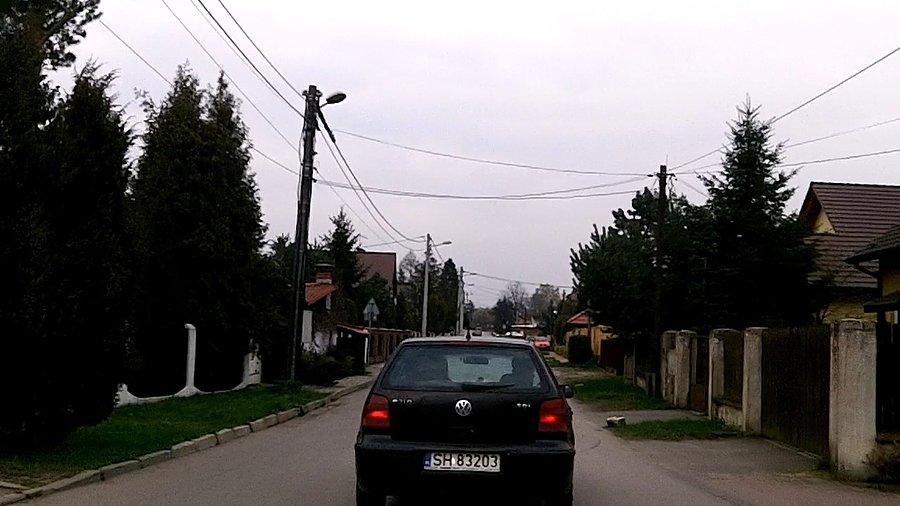 Maskara... jakiś strasznie niezdecydowany kierowca, chyba bał się jechać