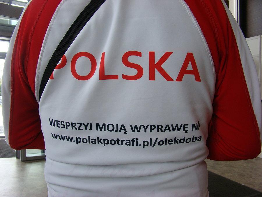 Kto może nosić taką reklamę na plecach?