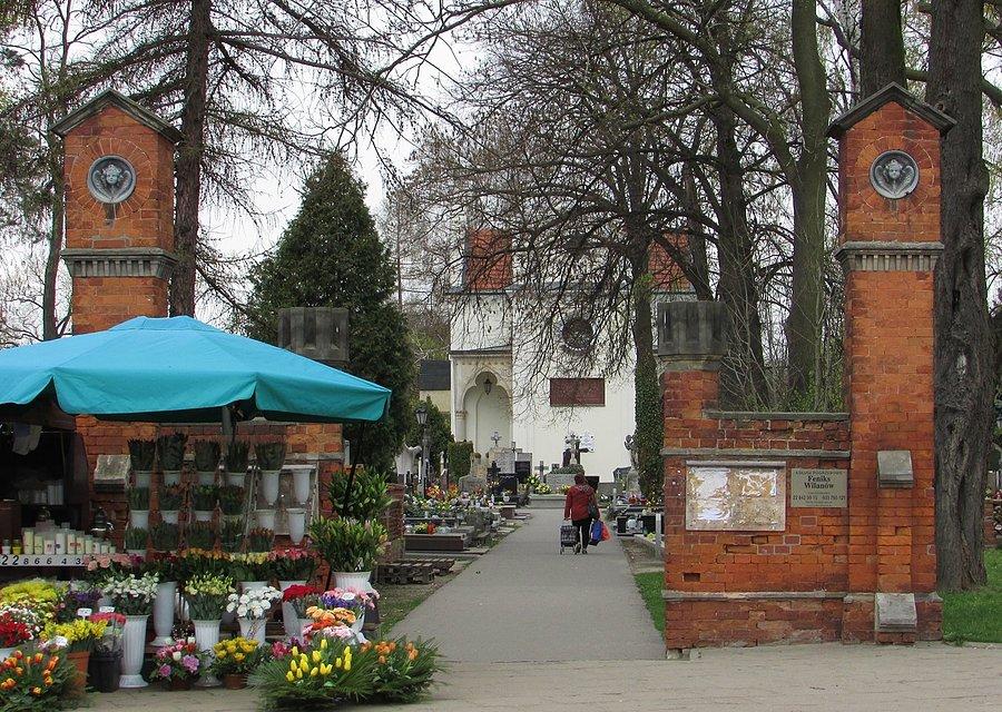 Brama cmentarza wilanowskiego