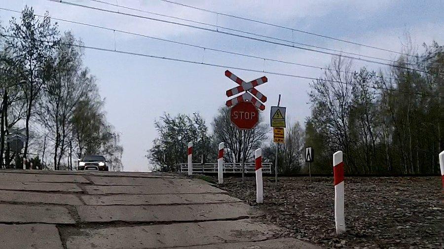 An przejeździe kolejowym w Kokocińcu