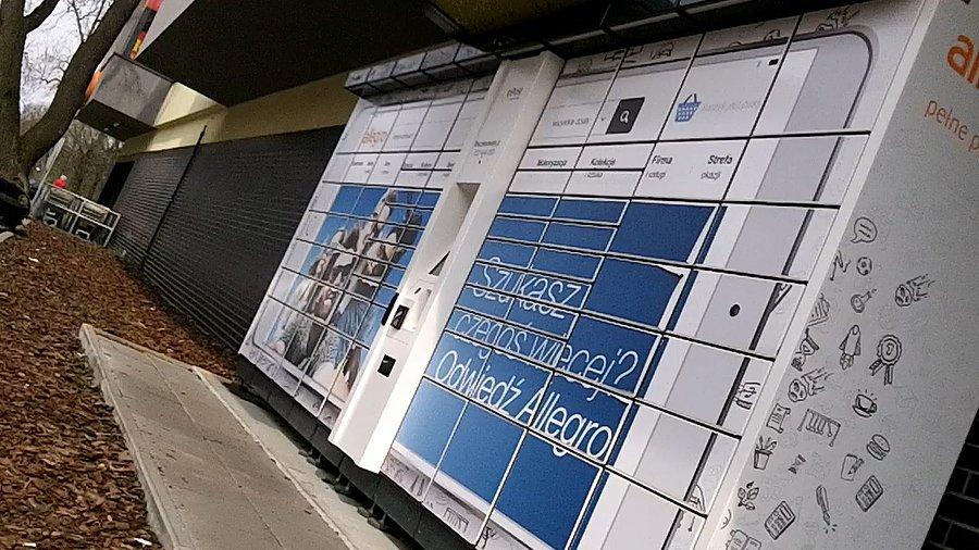 Paczkomat w całej okazałości