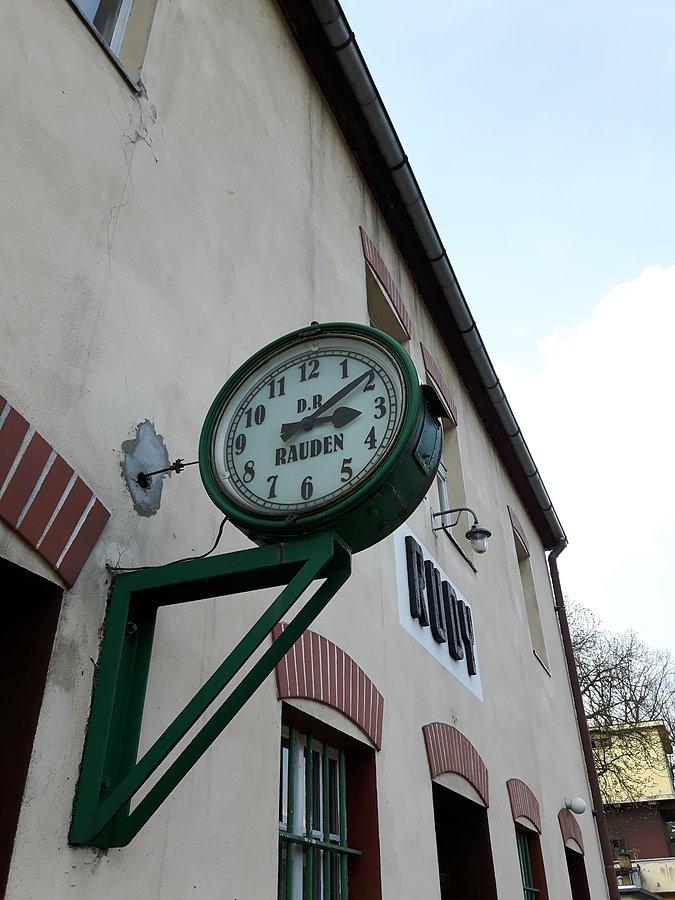 Zabytkowa stacja kolei wąskotorowej w Rudach