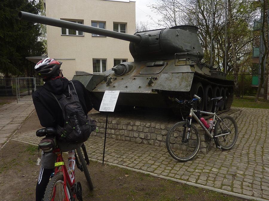 Czołg T-34 z ruchomą lufą. Góra Kalwaria