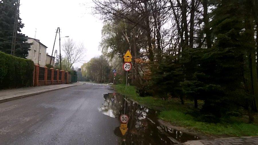 W nocy padało