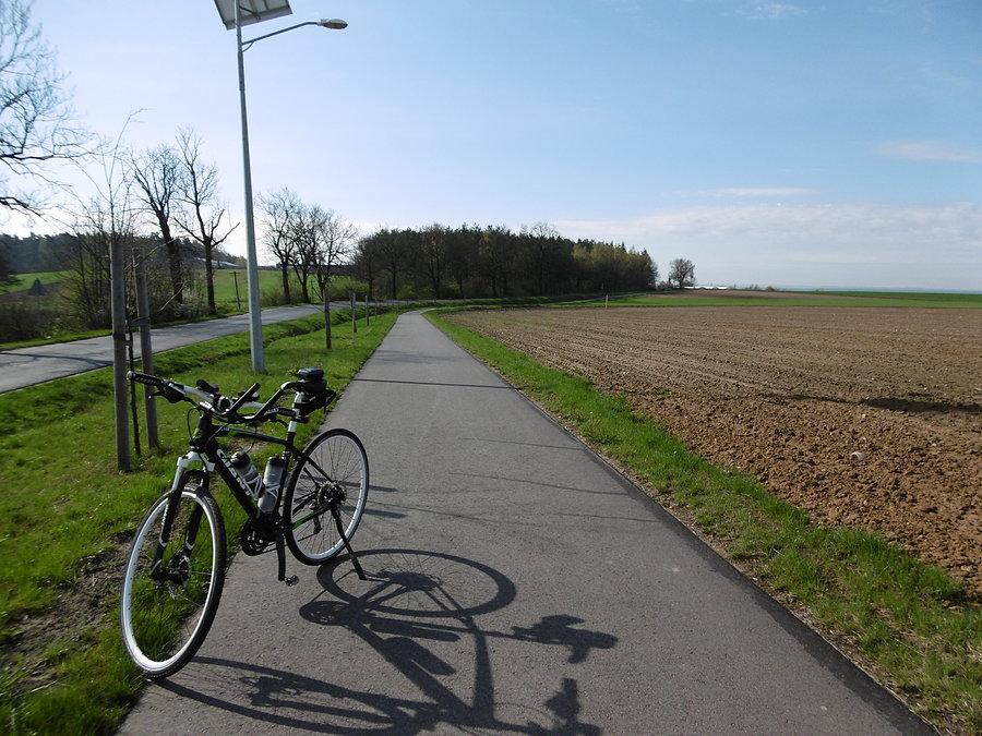 Piękna ścieżka rowerowa w Mikstacie