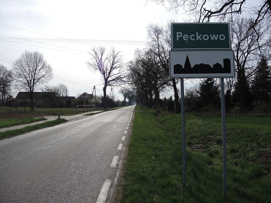 Wjazd do Pęckowa / w drodze do Obrzycka