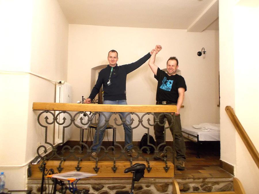 Hotel na zamku - Mikołaj i Mirek w pokoju