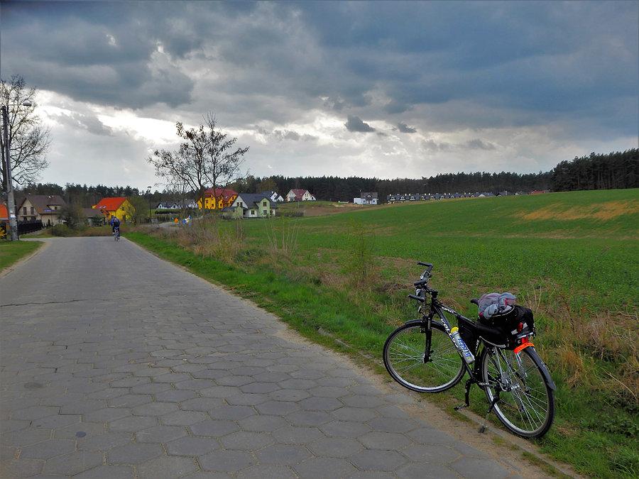 Wycieczka rowerowa po Kociewiu. Zaciągają chmury,trzeba uciekać do domu...;)