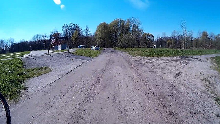 Przy torze wyścigowym dla modeli samochodów na Wirku
