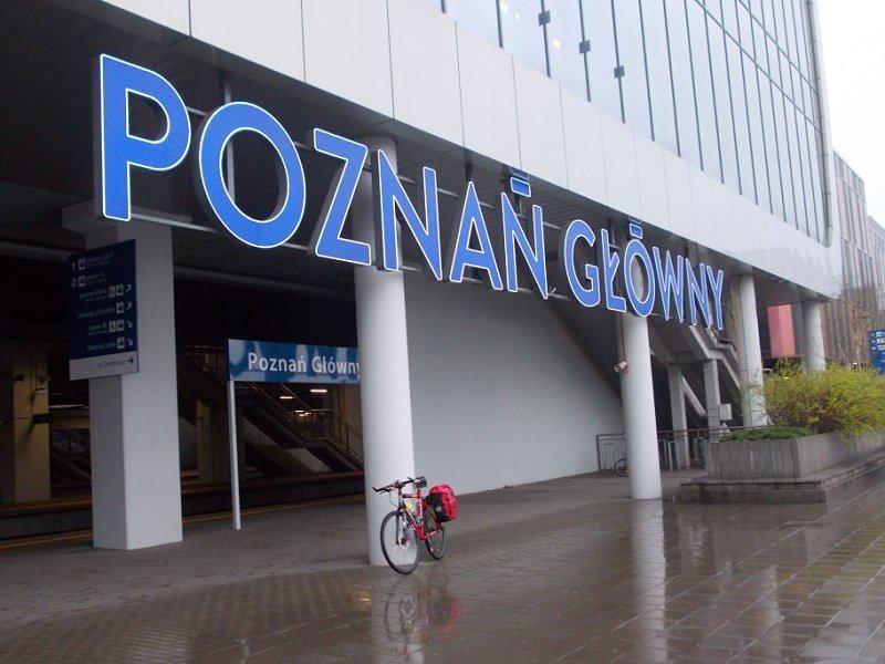 Zmoknięty ale szcześliwy docieram na dworzec