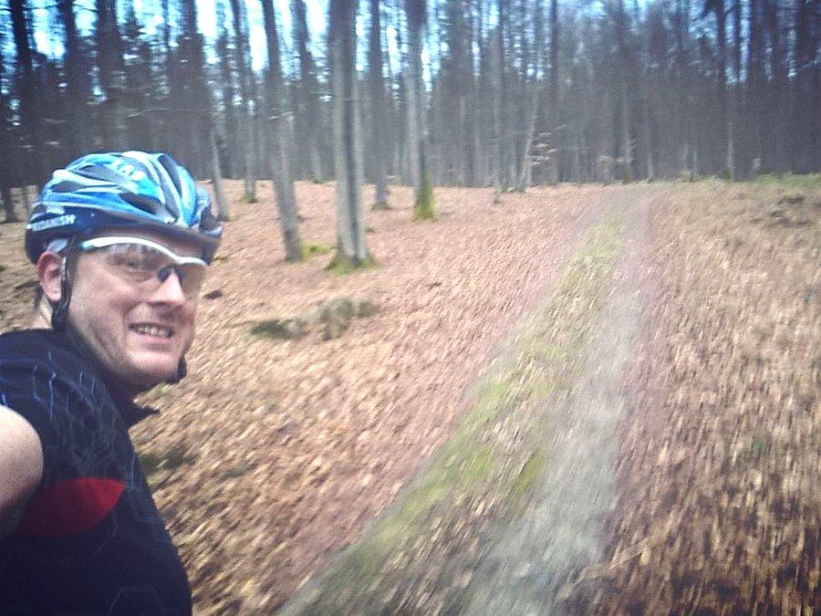 Takie selfi w pięknym lesie