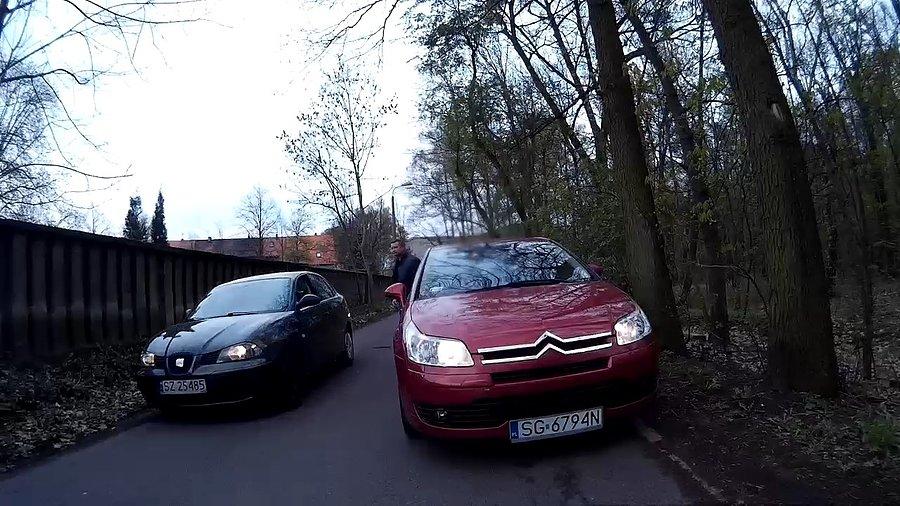 Nie ma to jak zatarasować przejazd