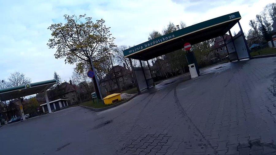 Myjnia bezdotykowa, rower się jej domaga