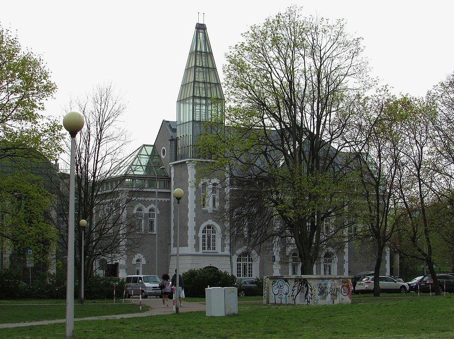 Szara Willa czyli Collegium Iuridicum IV