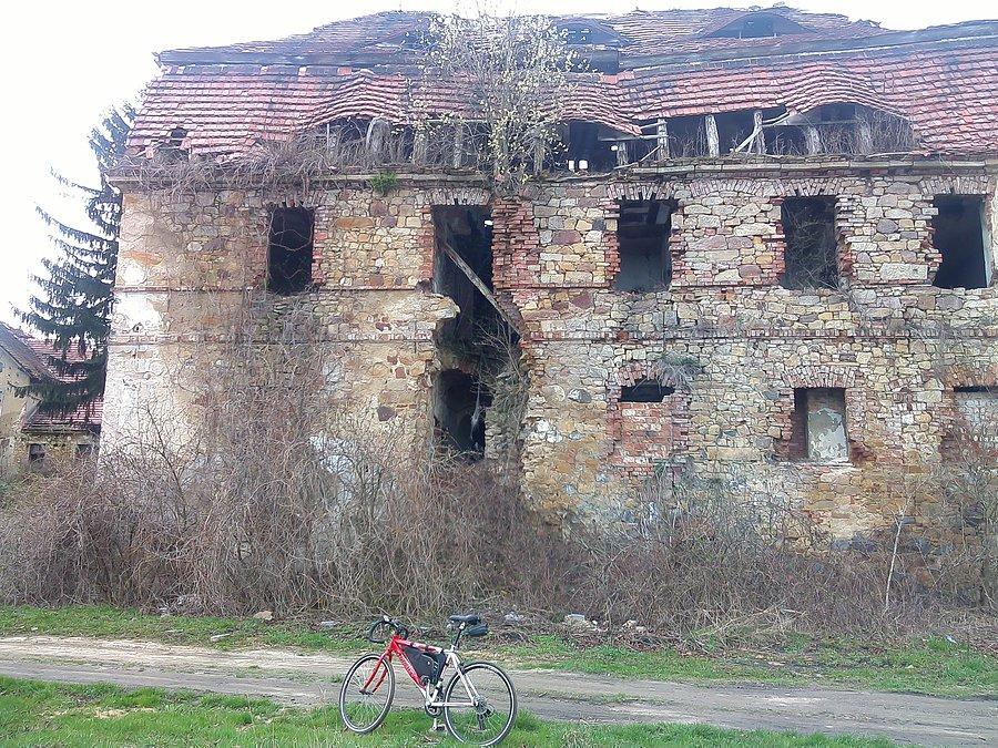 Ruiny pod zamkiem Grodziec