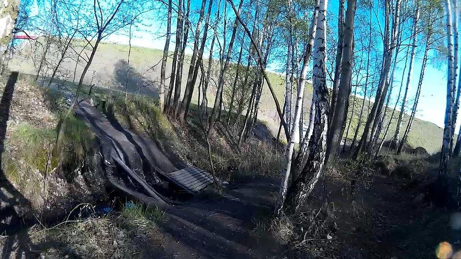 Przez ten mostek lepiej przeprowadzić rower ;)