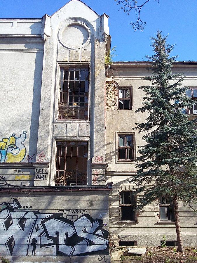 Dawny budynek Wyższej Szkoły Pedagogicznej w Częstochowie pry ulicy Jasnogórskiej 64 IV