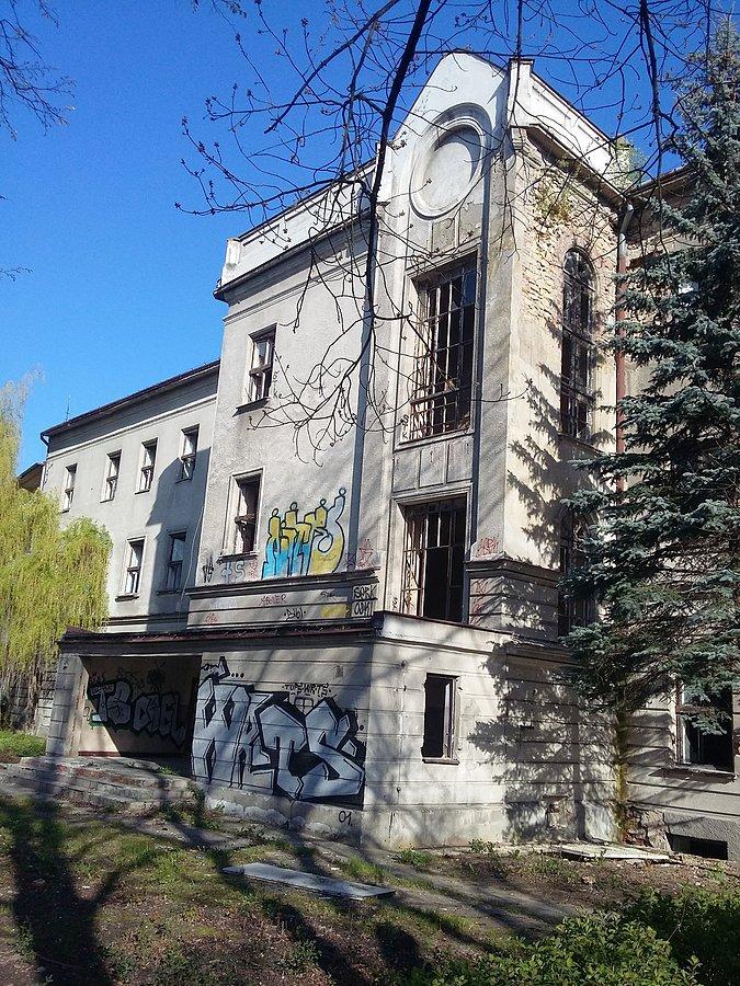 Dawny budynek Wyższej Szkoły Pedagogicznej w Częstochowie pry ulicy Jasnogórskiej 64 II