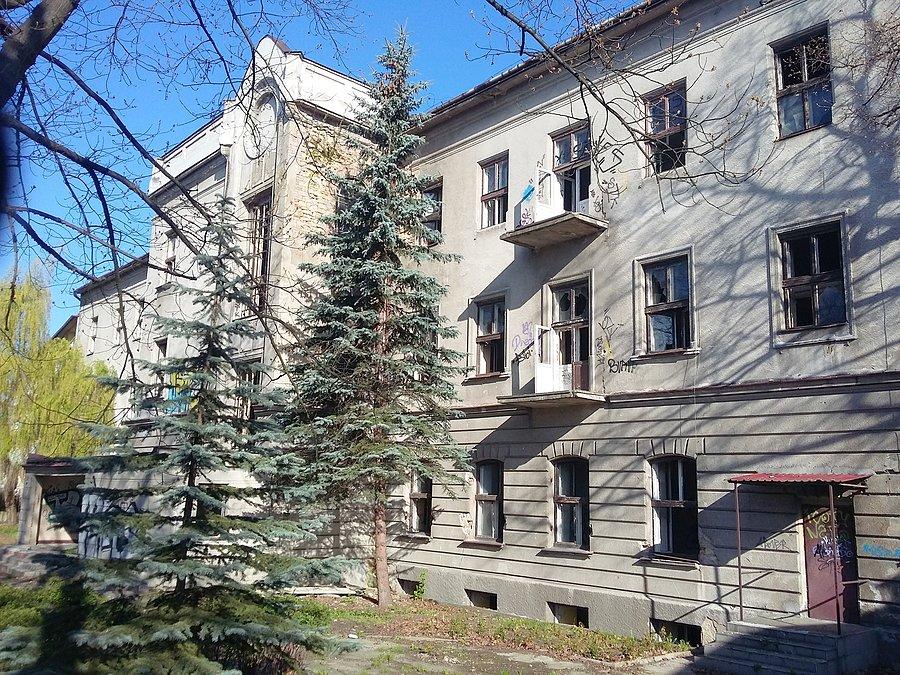 Dawny budynek Wyższej Szkoły Pedagogicznej w Częstochowie pry ulicy Jasnogórskiej 64 I