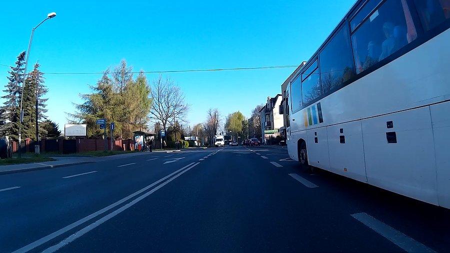 Nigdy nie myślałem, że będę mijał pociąg Kolei Śląskich na drodze
