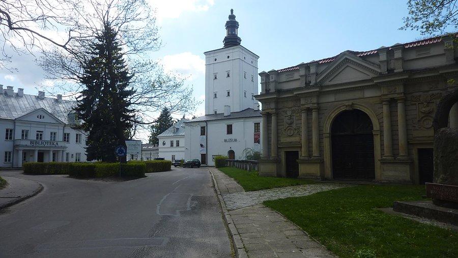 Pałac Radziwiłłów w Białej Podlaskiej został rozebrany jeszcze w XIX w. Pozostała brama i oficyny