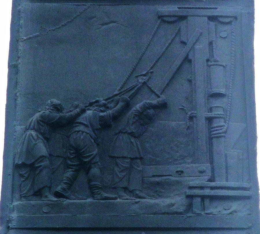 Relief z Pomnika Budowy Szosy Brzeskiej