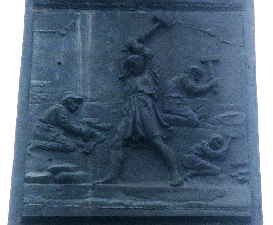 Relief z Pomnika Budowy Szosy Brzeskiej