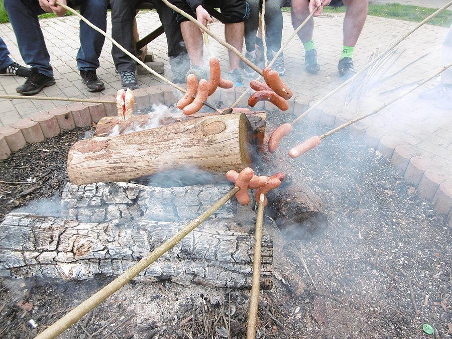 I kiełbasa z ogniska