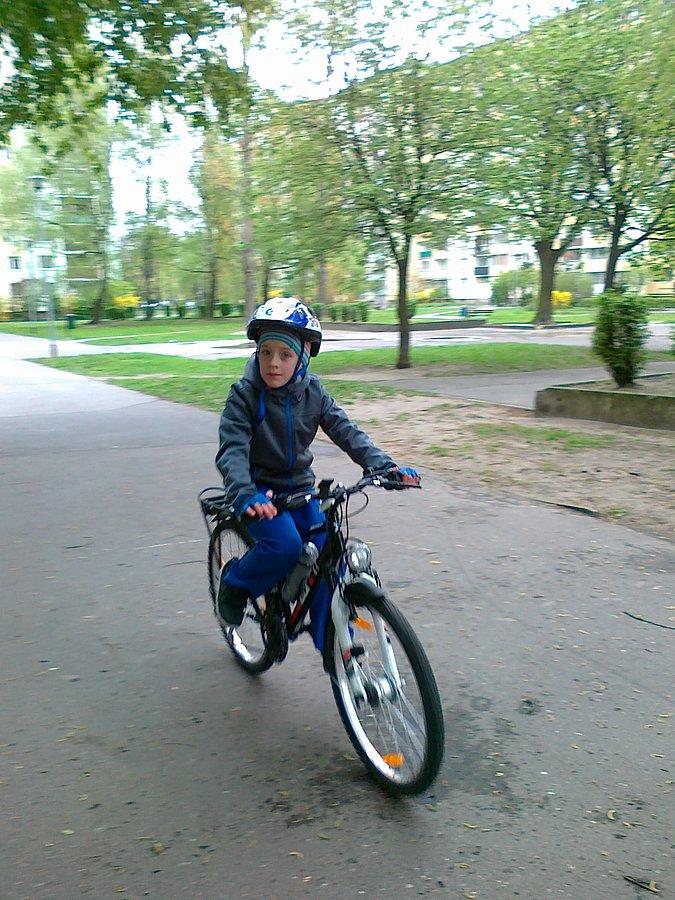 Babcia pojechała dalej, a ja zostałem na podwórku
