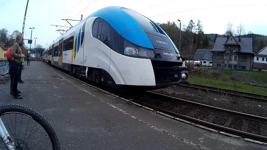 Jedzie pociąg