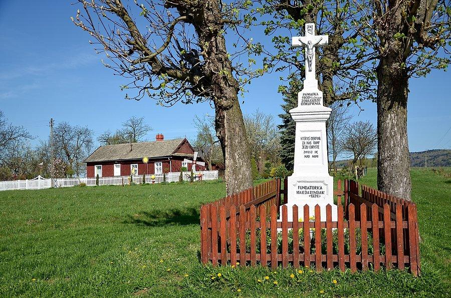 Krzyż przed Żurową