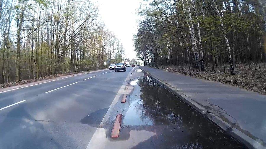 Jak prawie zawsze kałuże... - jedyne takie miejsce na 30 km
