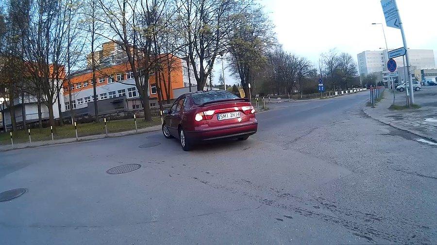 Młode głupki w samochodzie