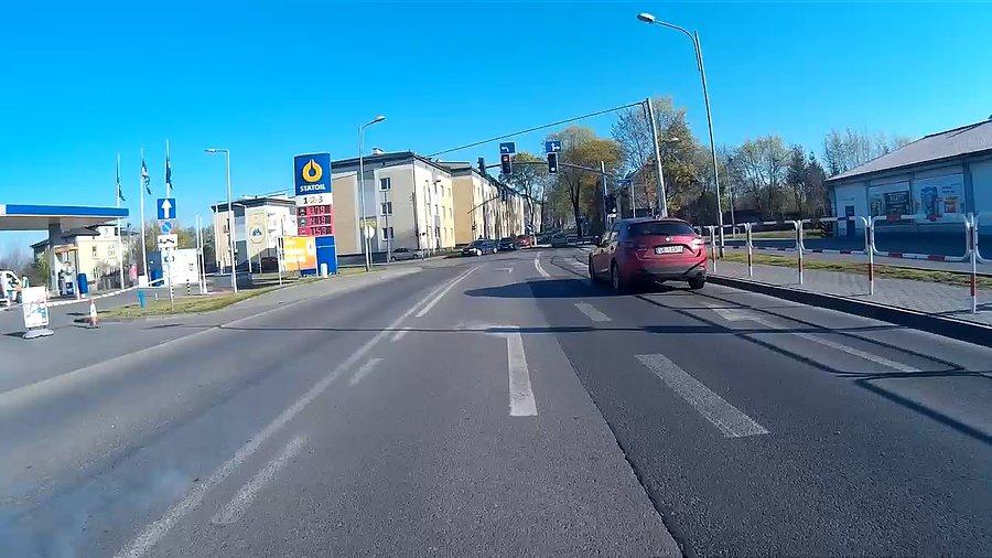 Zamknięta stacja... dzisiaj przepisowo na światła