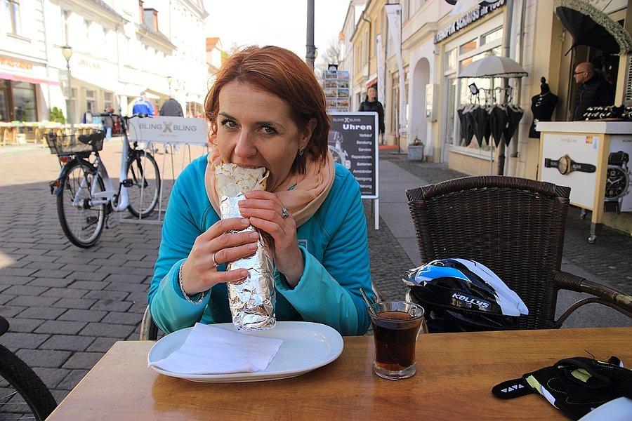 Aga wcina Lahmacun