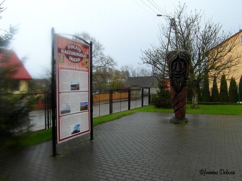 We wsi Niepoczołowice stoi zły duszekNëczk