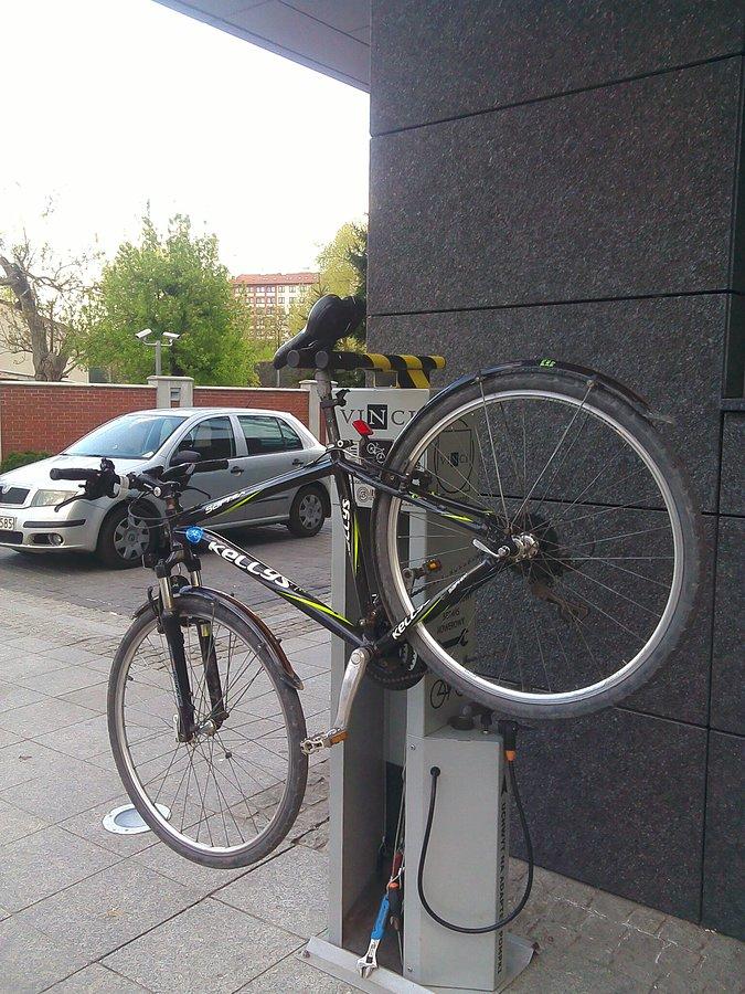 Mały serwis rowerowy koło Vinci