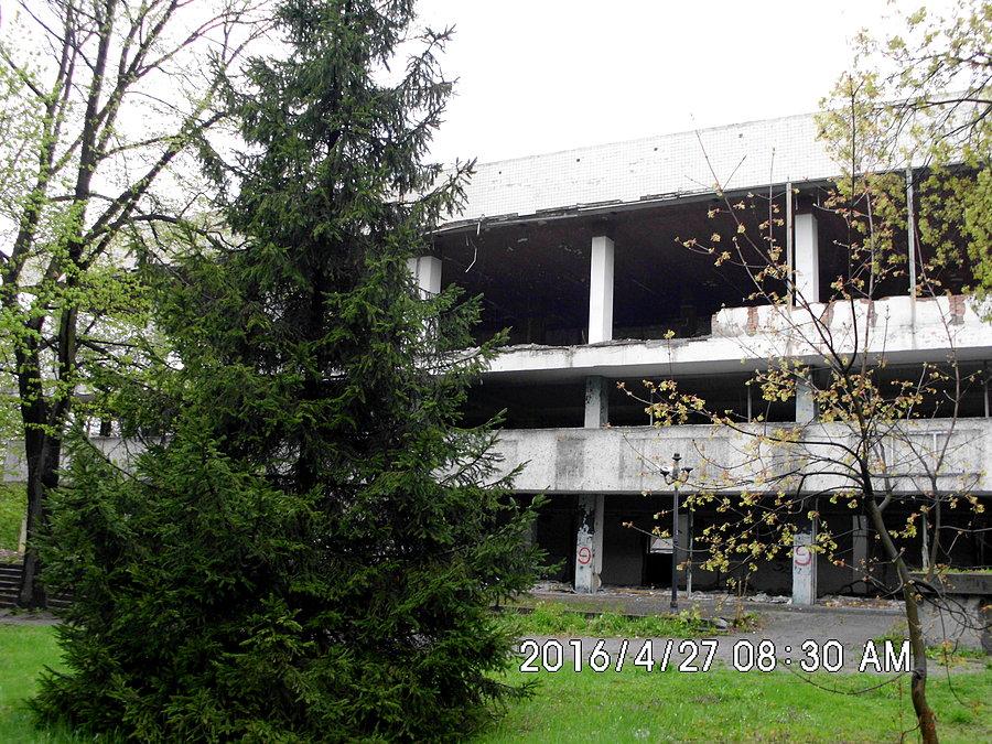 Zruinowany pawilon Hermes szpeci w Wirku