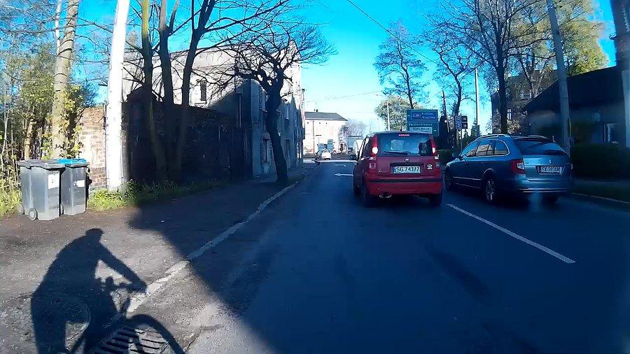 Mistrz skręcania w prawo, bez migacza, próba wymuszenia... było ciepło