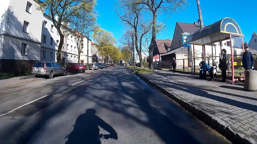 To chyba autobusu 197 już nie zobaczę, do firmy mam około 1.5 km a ludzie na przystanku jeszcze czekają