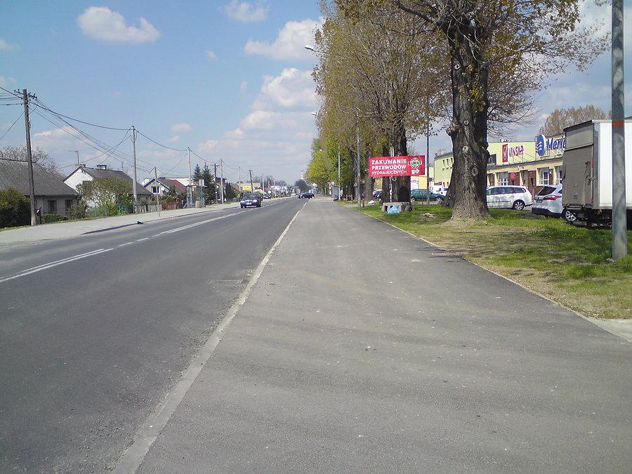 Nowa super droga rowerowa na Budowlanych, w tle komin Elektrowni Opole