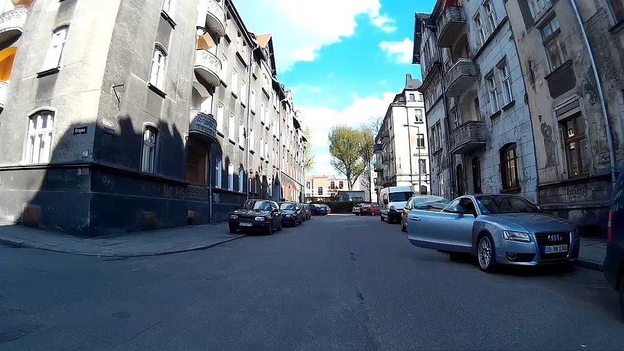 Może urwać drzwi?