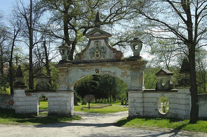 Brama do pałacu von Kramstów