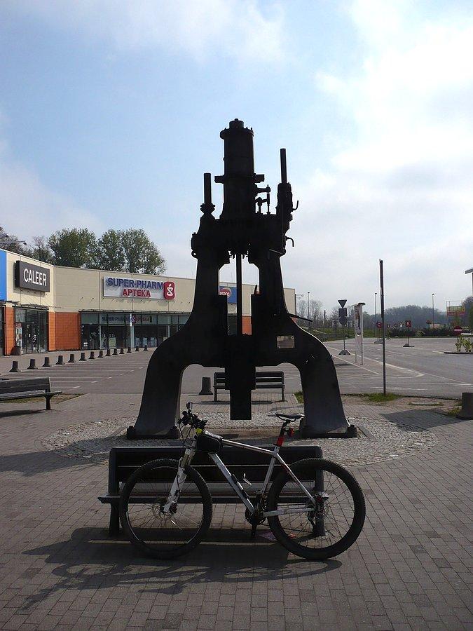 Pod młotem