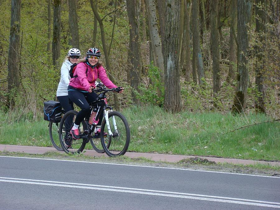 Z daleka , prawie jak tandem