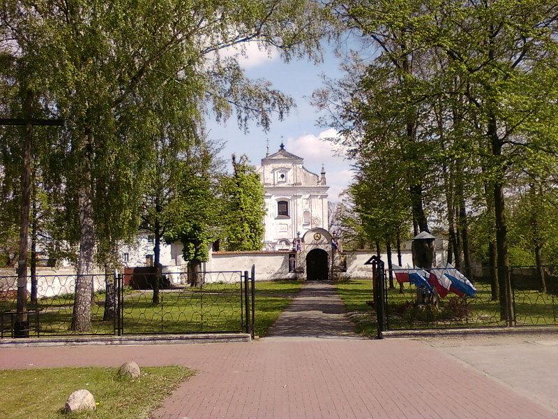 Miedniewice - kościół i klasztor klarysek